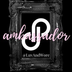 POSHMARK AMBASSADOR @LuvAndWore